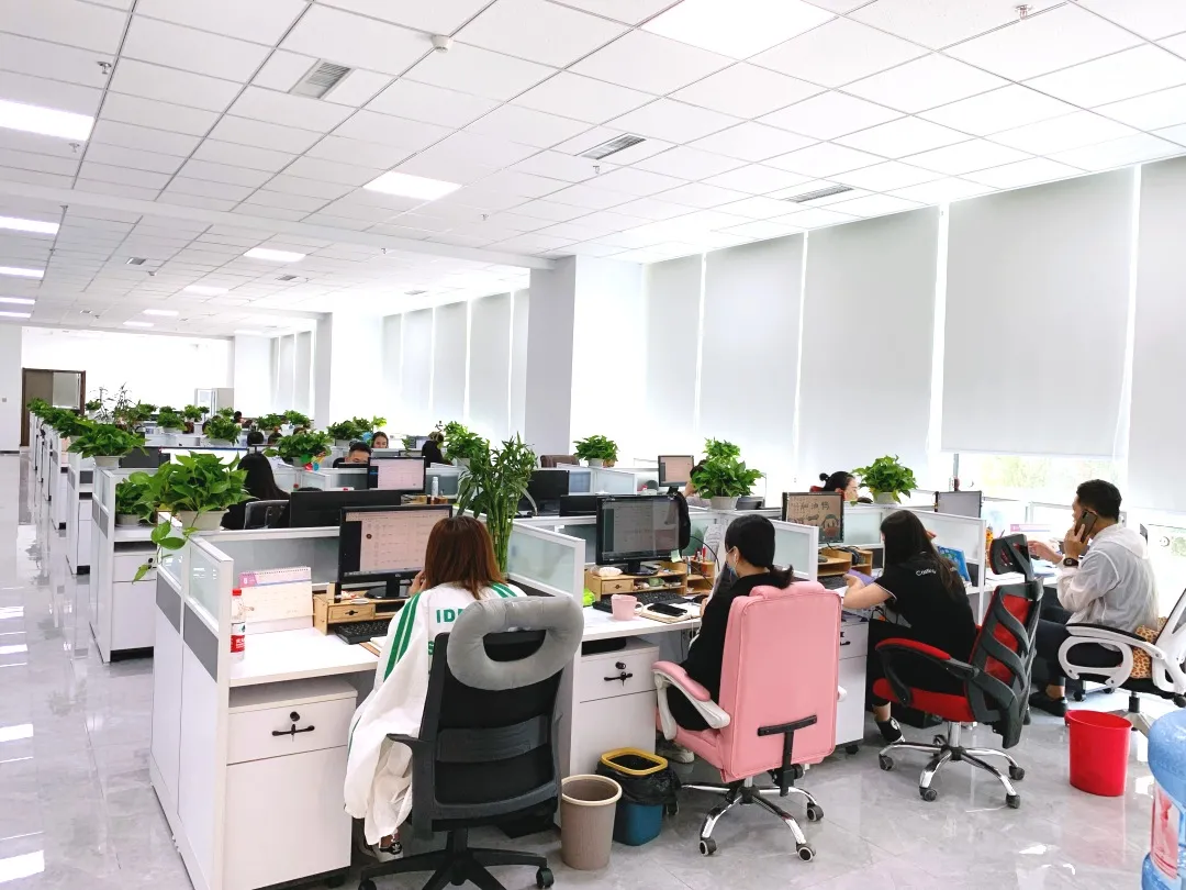 Meeting room with presentation facilities for supplier coordination
